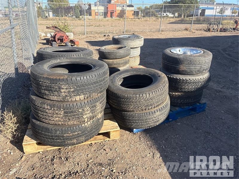  Quantity of (18) Tires Ruedas