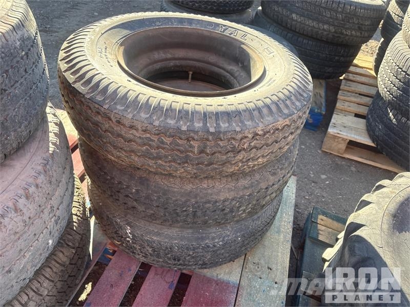  Quantity of (18) Tires Ruedas