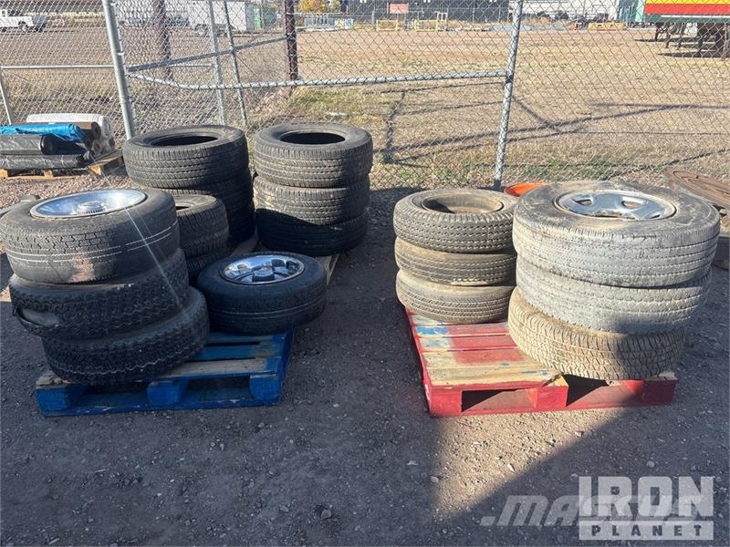  Quantity of (18) Tires Ruedas