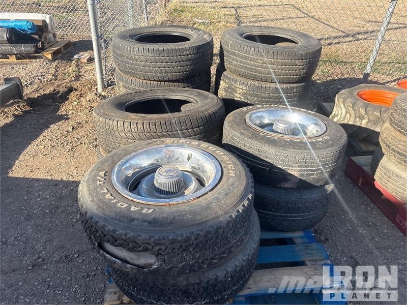  Quantity of (18) Tires Ruedas