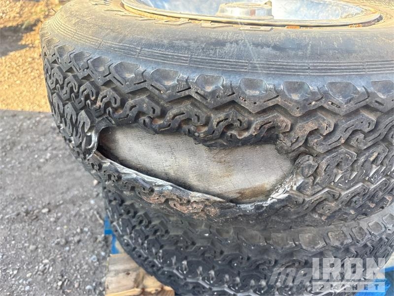  Quantity of (18) Tires Ruedas