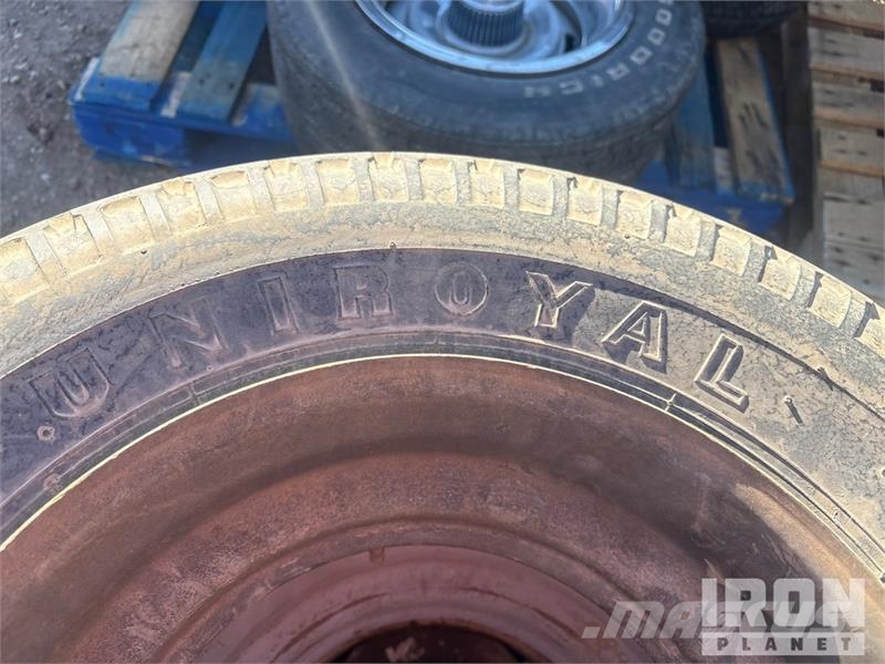  Quantity of (18) Tires Ruedas
