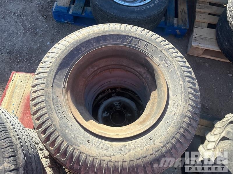  Quantity of (18) Tires Ruedas