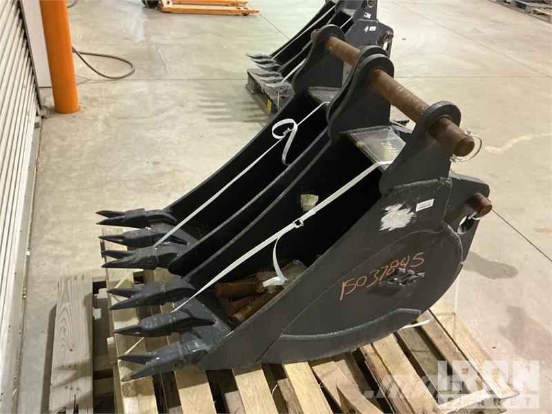 Quantity of (19) Backhoe Loader Bucket - Fits Cat Kašike / Korpe