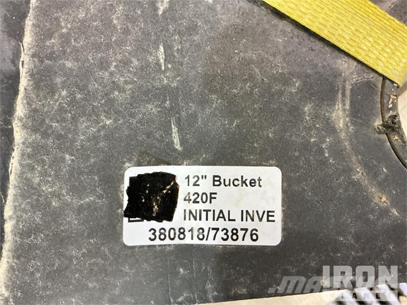 Quantity of (19) Backhoe Loader Bucket - Fits Cat Kašike / Korpe
