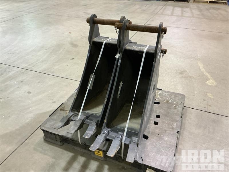  Quantity of (19) Backhoe Loader Bucket - Fits Cat  Skovle