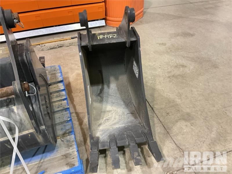 Quantity of (19) Backhoe Loader Bucket - Fits Cat Kašike / Korpe