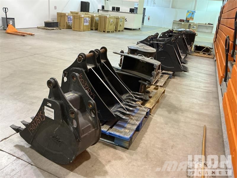 Quantity of (19) Backhoe Loader Bucket - Fits Cat Kašike / Korpe