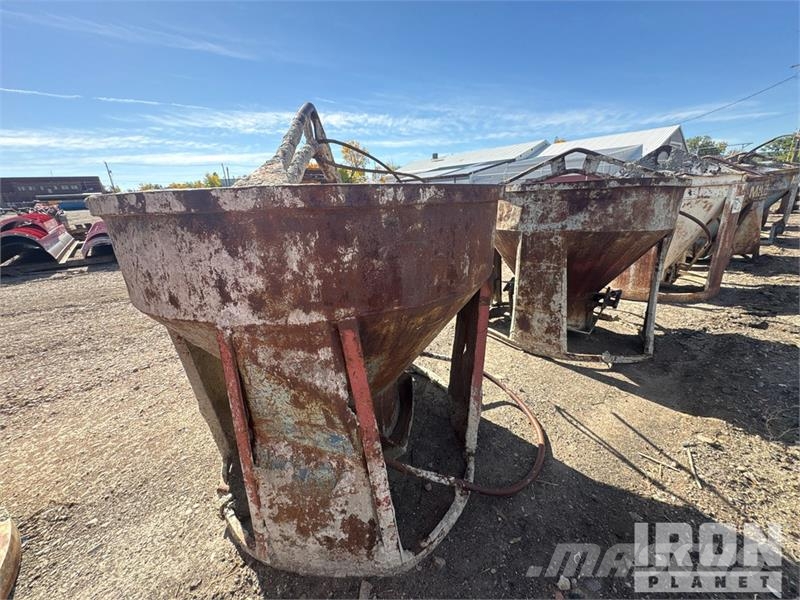Quantity of (2) 1 yard concrete bucket Oprema i dijelovi za kranove