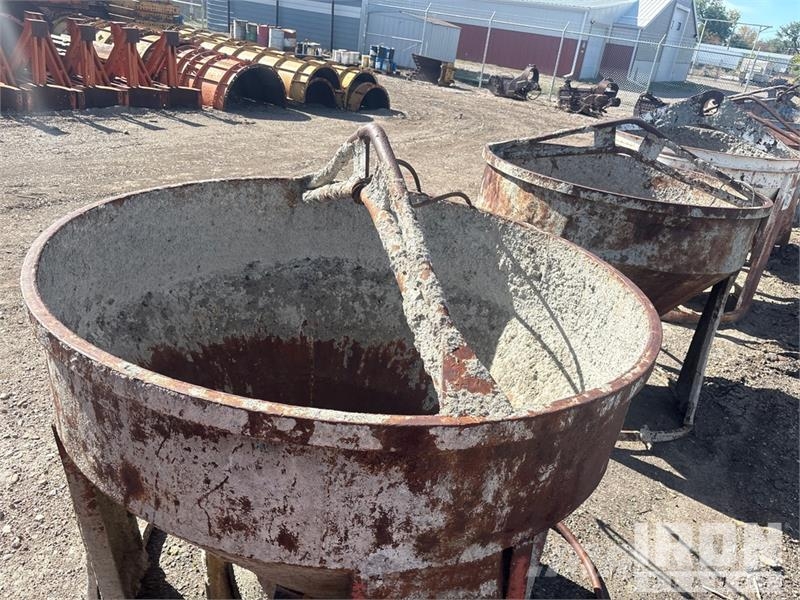 Quantity of (2) 1 yard concrete bucket Oprema i dijelovi za kranove