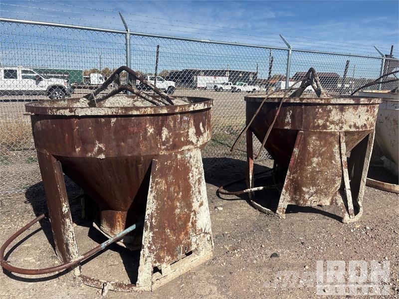 Quantity of (2) 1 yard concrete bucket Oprema i dijelovi za kranove