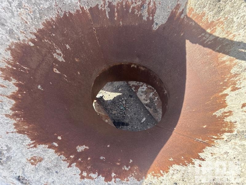  Quantity of (2) 1 yd Concrete Bucket Crane parts and equipment