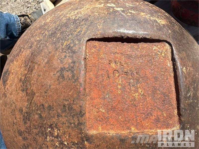  Quantity of (2) 10 ton Overhaul Ball Delovi i oprema za kran