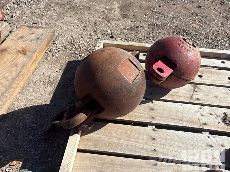  Quantity of (2) 10 ton Overhaul Ball Delovi i oprema za kran