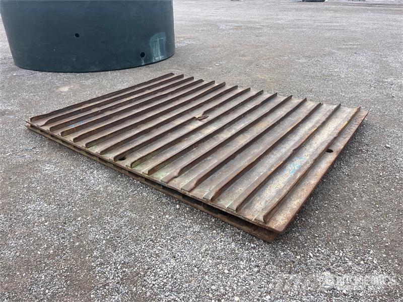 Quantity of (2) 10ft x 8ft Rumble Plates Építőipar - Egyebek