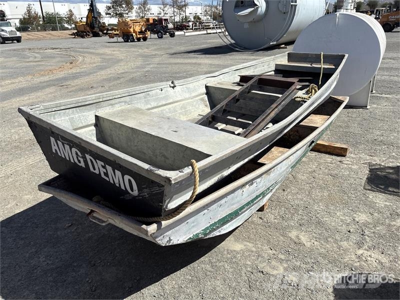 Quantity of (2) 12 ft Fishing Boat munkacsónakok/uszályok