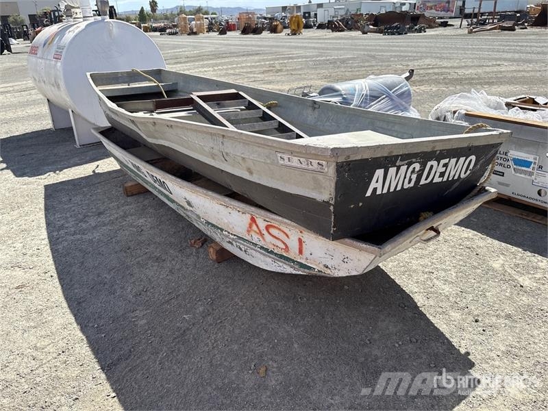 Quantity of (2) 12 ft Fishing Boat munkacsónakok/uszályok