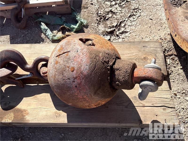  Quantity of (2) 12 ton Overhaul Ball Delovi i oprema za kran
