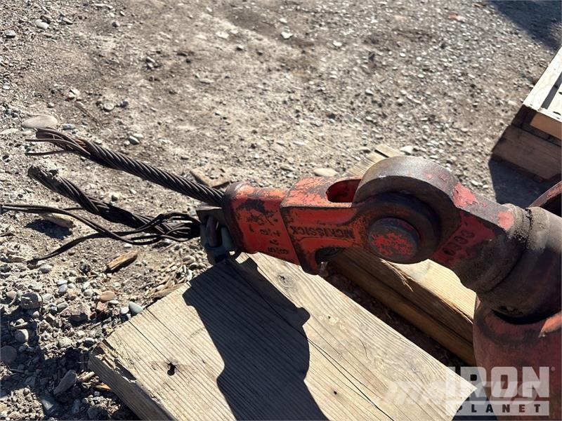 Quantity of (2) 12 ton Overhaul Ball Delovi i oprema za kran