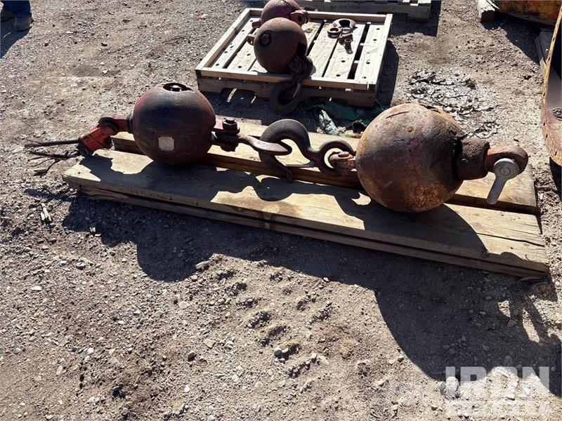 Quantity of (2) 12 ton Overhaul Ball Delovi i oprema za kran