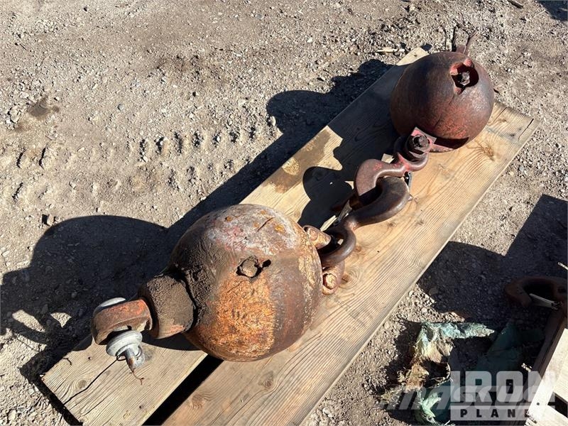  Quantity of (2) 12 ton Overhaul Ball Delovi i oprema za kran