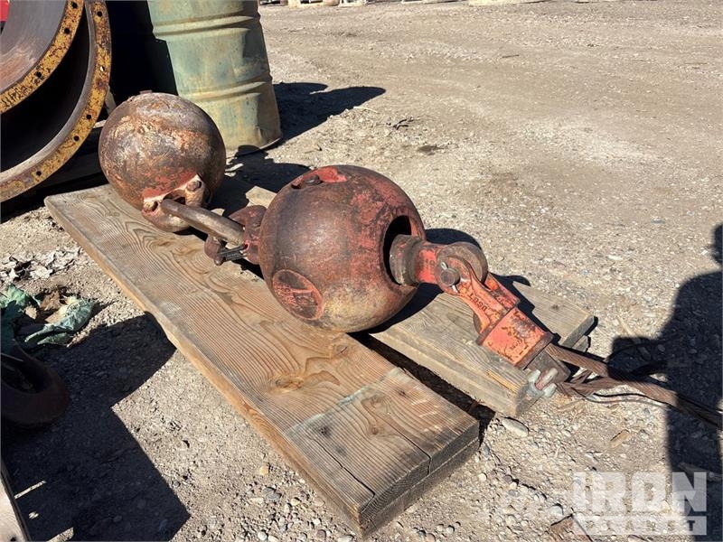  Quantity of (2) 12 ton Overhaul Ball Delovi i oprema za kran