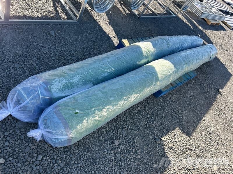  Quantity of (2) 13.2 ft x 49.2 ft Artificial Grass 농기계 - 기타