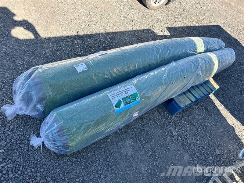  Quantity of (2) 13.2 ft x 49.2 ft Artificial Grass 농기계 - 기타