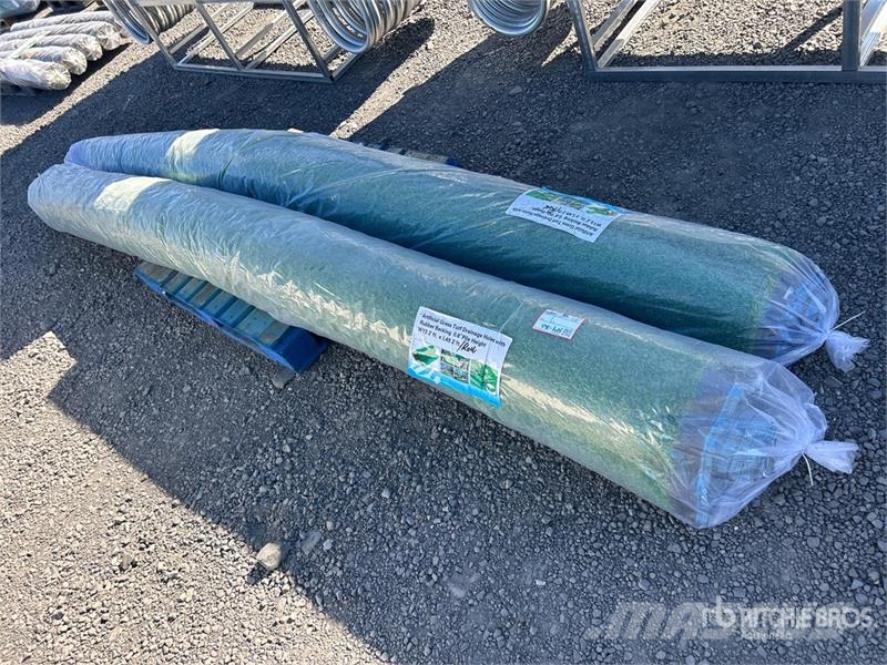  Quantity of (2) 13.2 ft x 49.2 ft Artificial Grass 농기계 - 기타