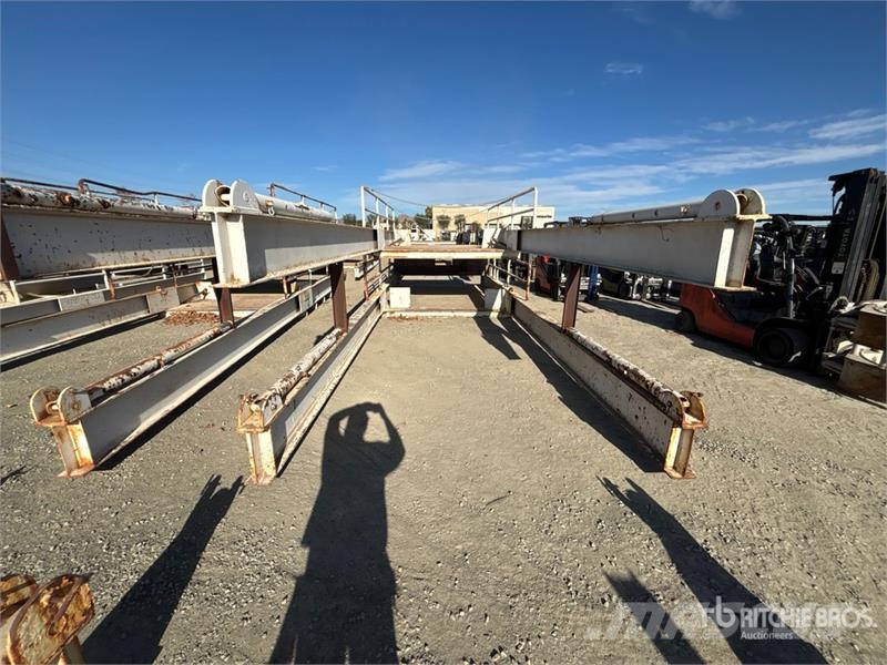  Quantity of (2) 13 ft 2 in x 121 in Landing Platfo Sonstige Baumaschinen