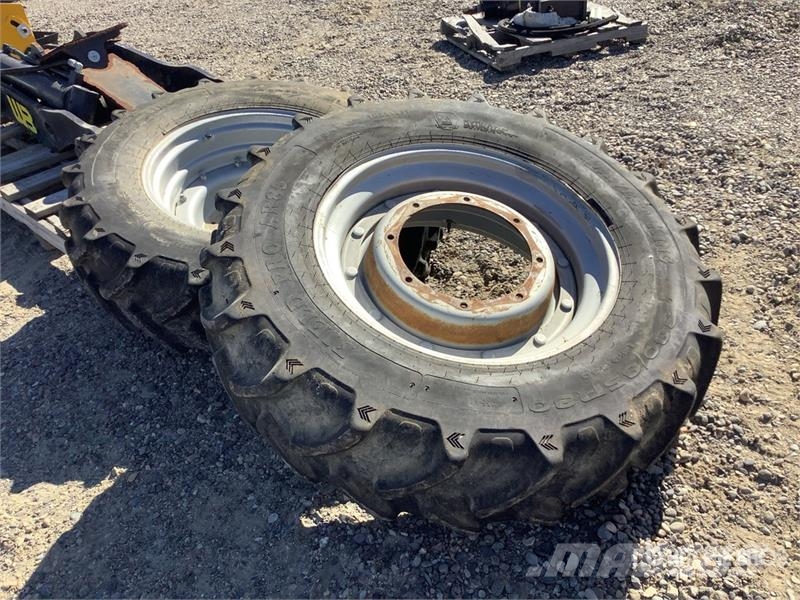 Quantity of (2)  14.9R30 Tires الإطارات والعجلات والحافات