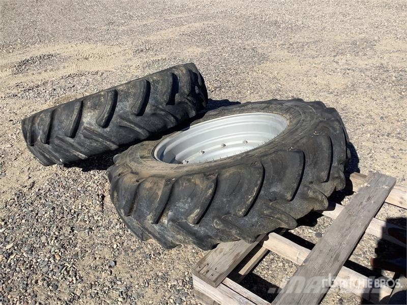  Quantity of (2)  14.9R30 Tires الإطارات والعجلات والحافات