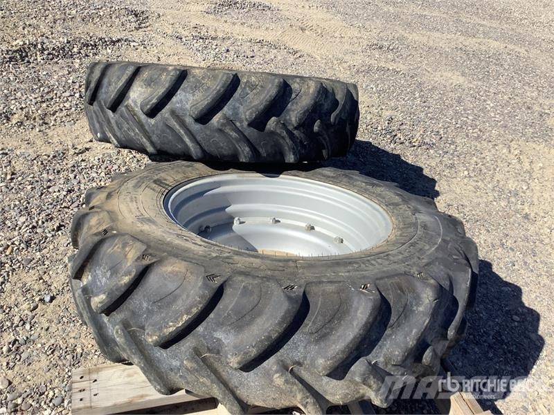  Quantity of (2)  14.9R30 Tires الإطارات والعجلات والحافات