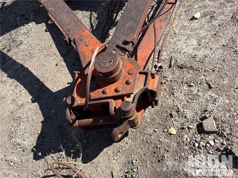  Quantity of (2) 2 Clam-Shell Digging Buckets Delovi i oprema za kran