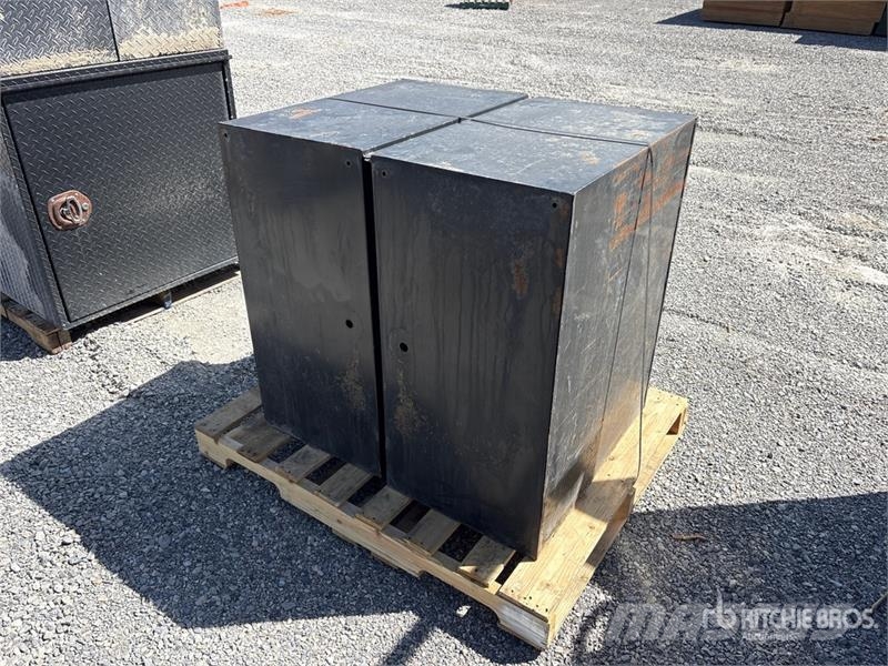  Quantity of (2) 2 ft 6 in Tool Cabinet Būvniecība- Citi