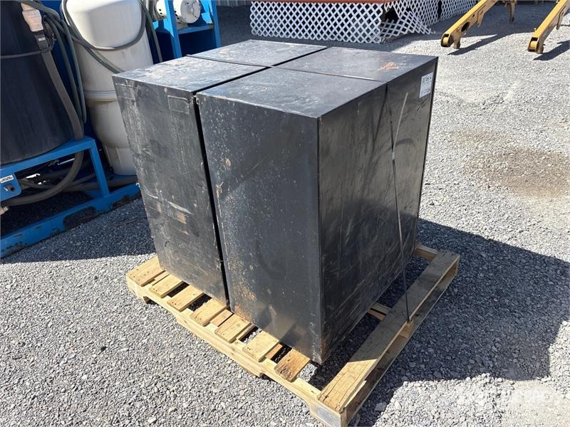  Quantity of (2) 2 ft 6 in Tool Cabinet Būvniecība- Citi