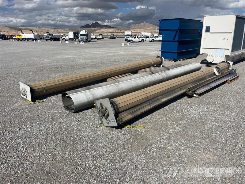 Quantity of (2) 22 ft 9 in Roll-Up Garage Doors Otros remolques