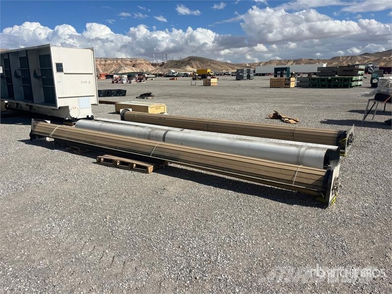 Quantity of (2) 22 ft 9 in Roll-Up Garage Doors Otros remolques