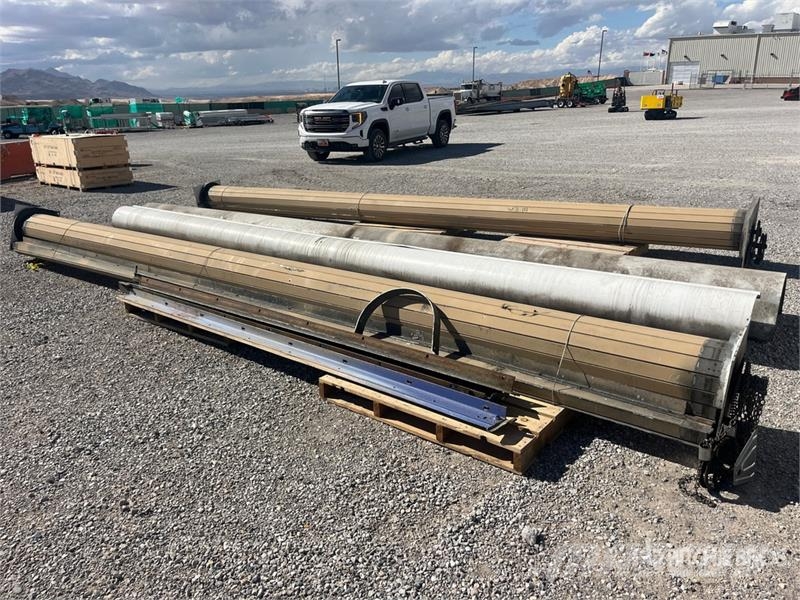 Quantity of (2) 22 ft 9 in Roll-Up Garage Doors Otros remolques