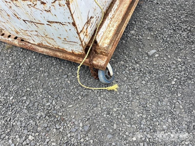 Quantity of (2) 5 ft 4 in 2 cyd Self-Dumping Hoppe Apcirkņi un piltuves