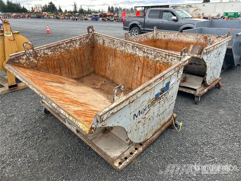 Quantity of (2) 5 ft 4 in 2 cyd Self-Dumping Hoppe Apcirkņi un piltuves