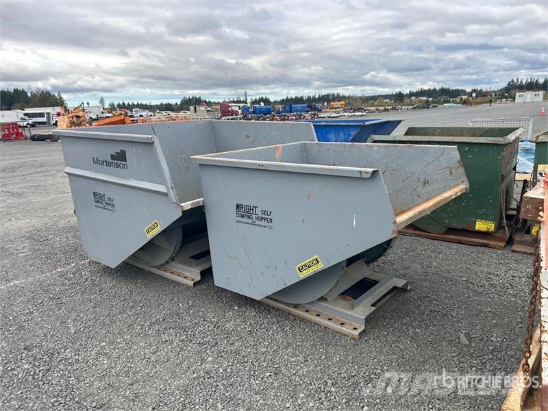 Quantity of (2) 5 ft 6 in Self-Dumping Hopper Apcirkņi un piltuves