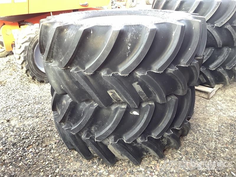 Quantity of (2) 600/65R28 600/65R28 Tires Tyres, wheels and rims