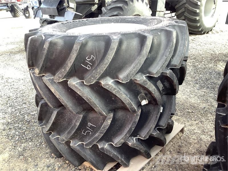  Quantity of (2)  600/65R28 600/65R28 Tires الإطارات والعجلات والحافات