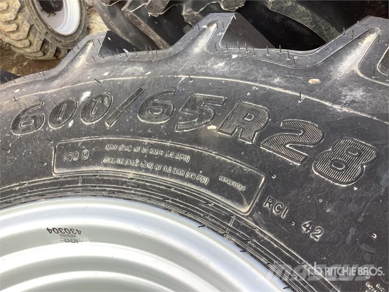 Quantity of (2) 600/65R28 600/65R28 Tires Tyres, wheels and rims