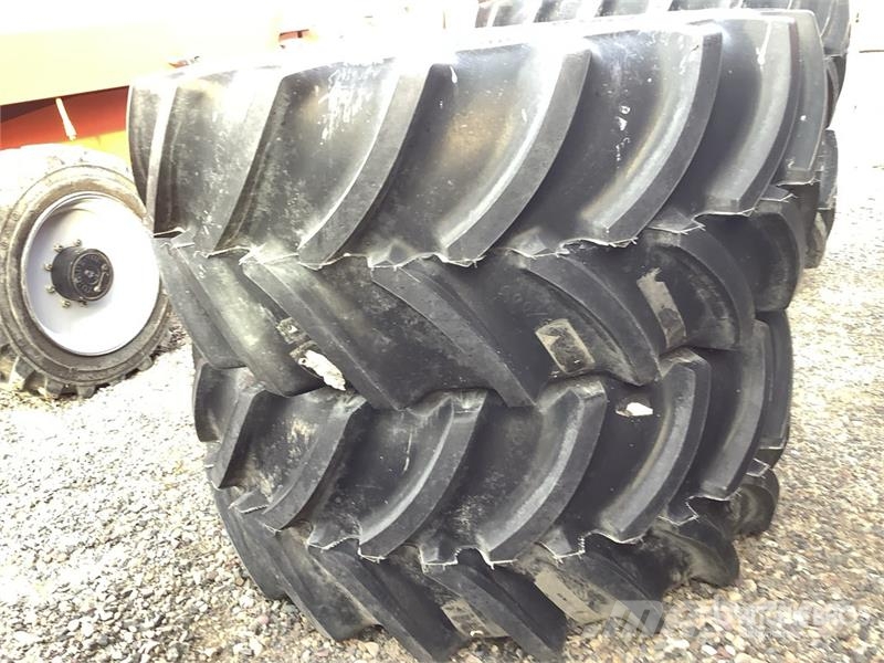 Quantity of (2) 600/65R28 600/65R28 Tires Tyres, wheels and rims