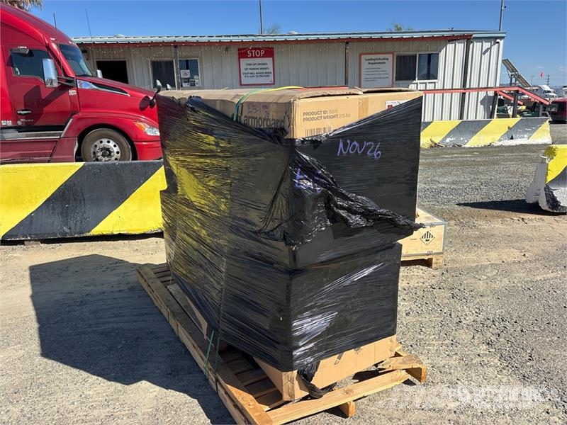 Quantity of (2) Armorgard SB25 Job Site Box (Unuse Outros componentes