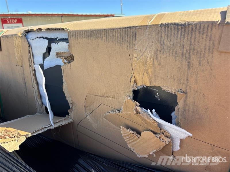 Quantity of (2) Armorgard SB25 Job Site Box (Unuse Outros componentes