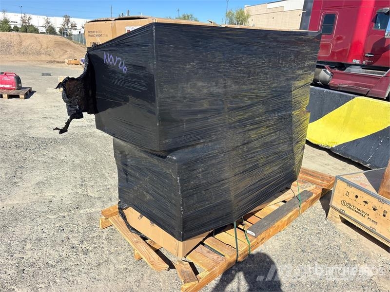 Quantity of (2) Armorgard SB25 Job Site Box (Unuse Outros componentes