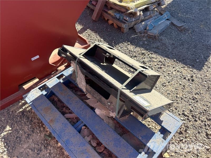 Quantity of (2) Arteer QB-BT Skid Steer Attachment Outros componentes